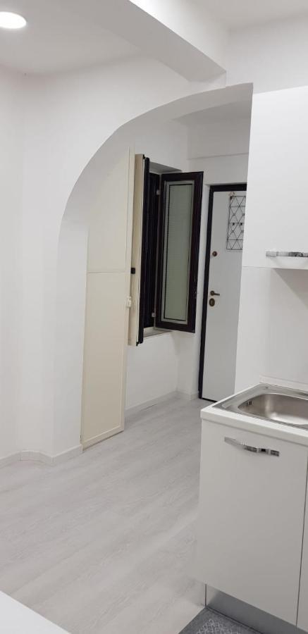 Holiday House Fieravecchia Salerno Bagian luar foto