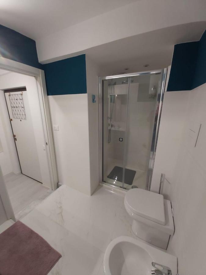 Holiday House Fieravecchia Salerno Bagian luar foto