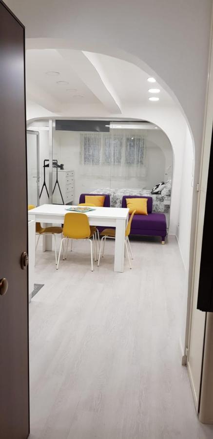 Holiday House Fieravecchia Salerno Bagian luar foto
