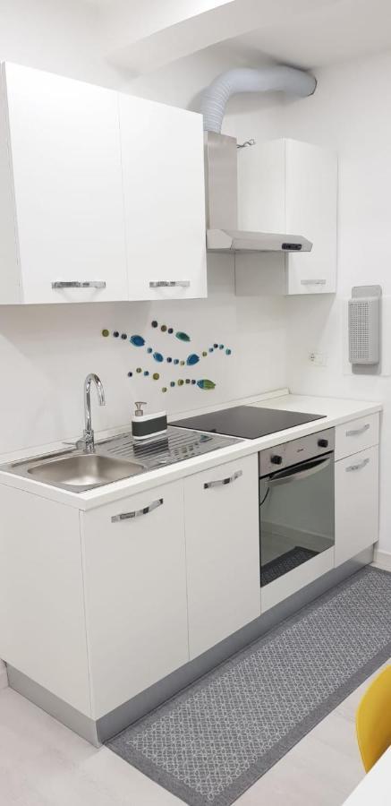 Holiday House Fieravecchia Salerno Bagian luar foto